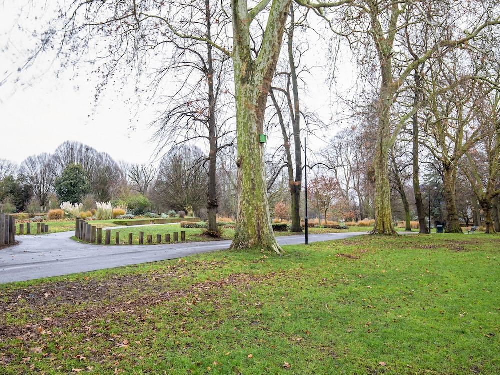 Acton Hill Hotel Ealing Εξωτερικό φωτογραφία